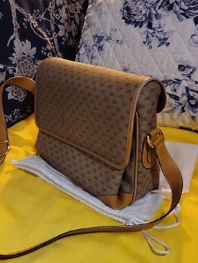 Authentic GUCCI Micro GG Supreme Crossbody Bag 001-116-0924 Vintagr